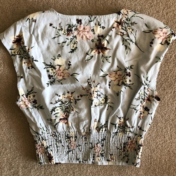 Dynamite top in powder blue floral. Size XSmall. - Picture 6 of 9